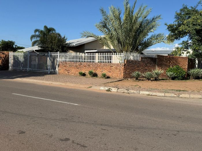 For Sale: House in Nirvana with 3 bedrooms, garden, garage, and servants quarters.
