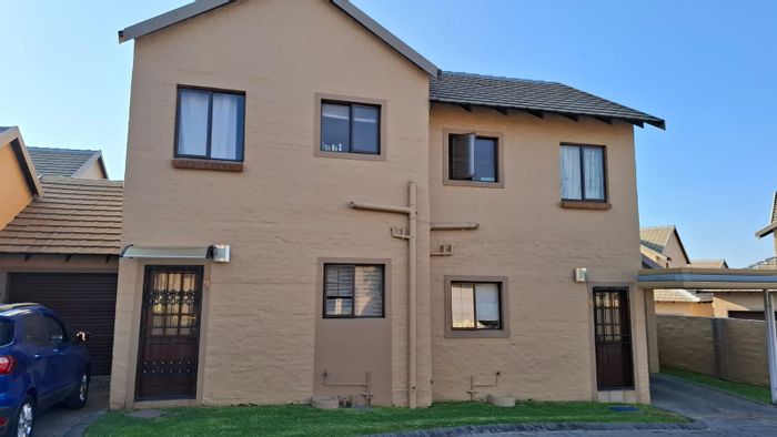 For Sale: Townhouse in Noordwyk with private garden, clubhouse, and 24/7 security.