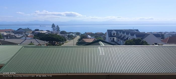 For Sale: House in Mossel Bay Central with ocean views, braai area, and garage.