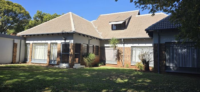 5-Bedroom House For Sale in Elarduspark with Pool, Sauna, and Spacious Garden.