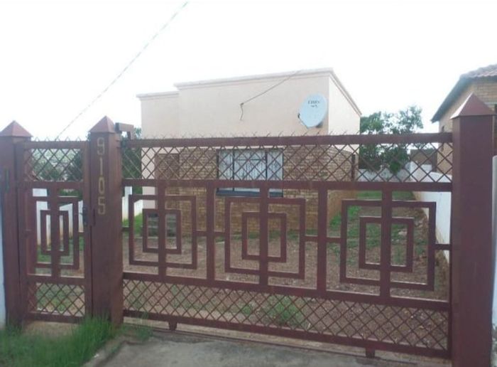 For Sale: House in Atteridgeville, 2 bedrooms, open plan living, secure location.