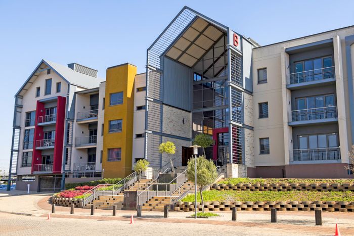 To Rent: Commercial office space in Irene, 144 sqm with private offices and boardroom.