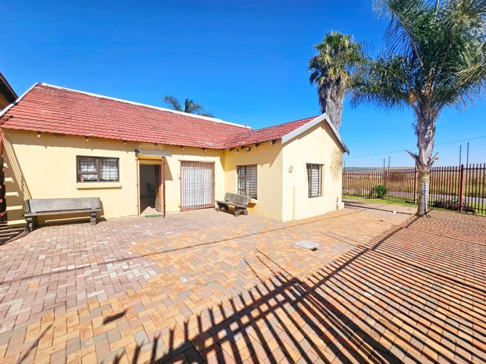 3-Bedroom House To Rent in Erasmia, close to schools and amenities.