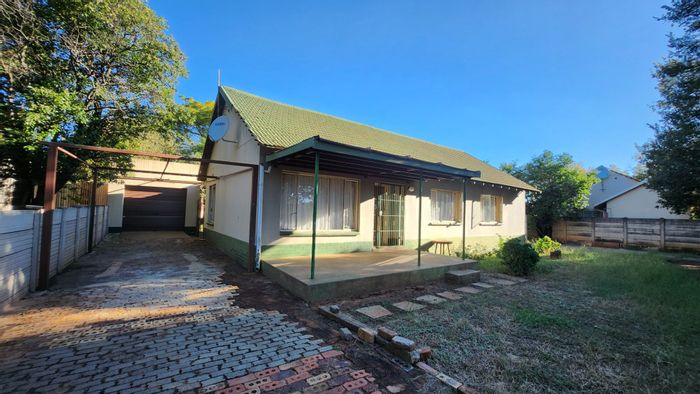 3-Bedroom House For Sale in Stilfontein Ext 4 with Garage and Yard.