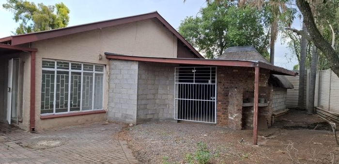 For Sale: House in Pretoria West with large yard, bachelor flat, and ample parking.