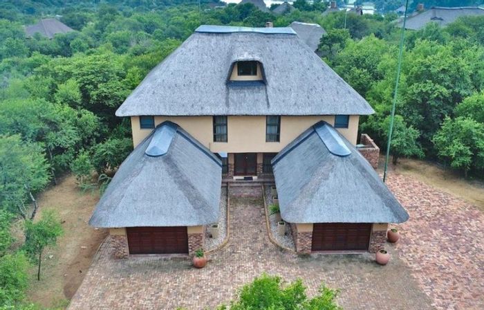Boschenvaal River Front Lodges Townhouse For Sale: 6 bedrooms, boathouse, eco estate access.
