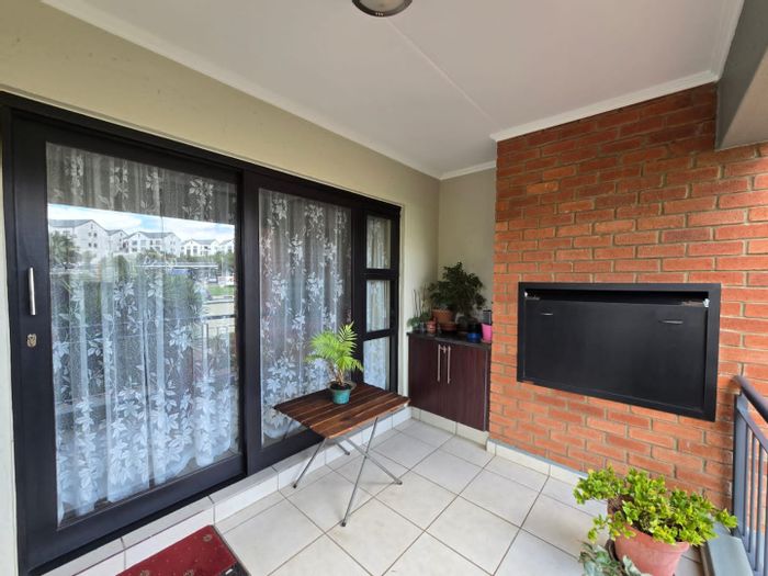 For Sale: Apartment in Acacia with balcony, pools, squash court, and 24-hour security.