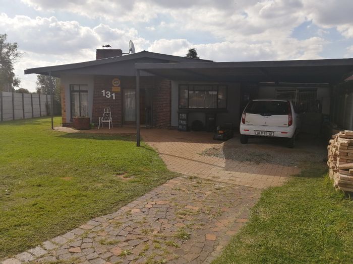 For Sale: Strubenvale House with pool, bachelor flatlet, and spacious corner lot.
