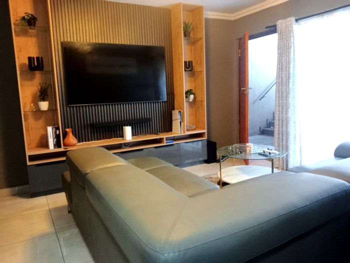 For Sale: Apartment in Waterval Park with pool, security, and renovated interiors.