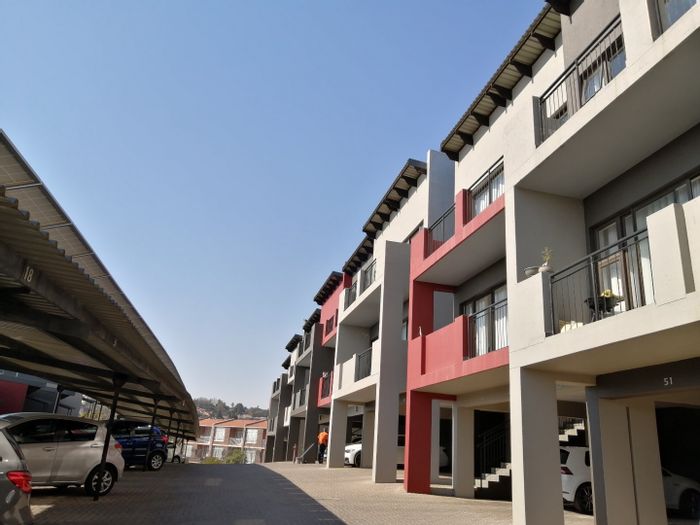 Florida Hills Apartment To Rent: 2 Bedrooms, security, balcony, and convenient access.