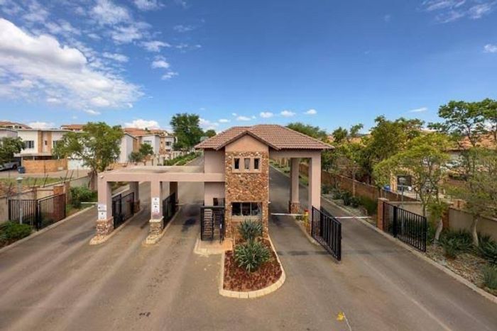 Hazeldean Townhouse For Sale: 3 beds, communal pool, secure estate living.