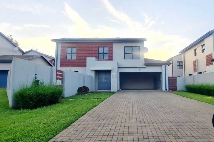 Raslouw House For Sale: 3 Bedrooms, 2 Bathrooms, Double Garage, Spacious Garden.
