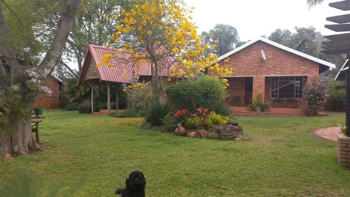 Farm for rent in White River Estates with patio, braai, and pet-friendly.