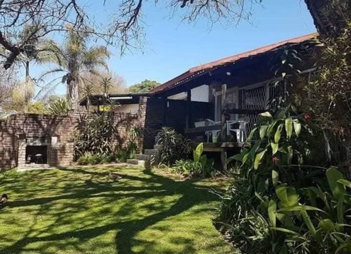 Farm for rent in White River Estates: Spacious home, dam views, pet-friendly.