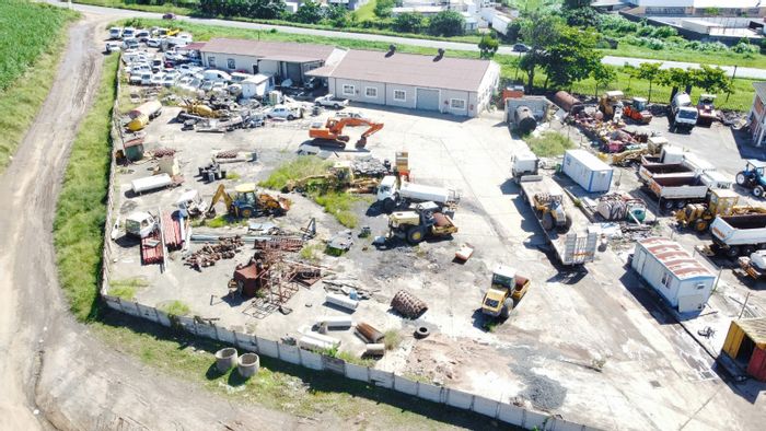 Industrial property for sale in Stanger Industrial: 4,895m² yard, 400m² warehouse.