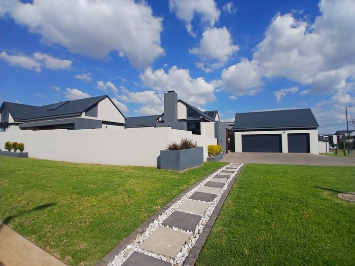 For Sale: House in Midstream Estate with 4 bedrooms, pool, and spacious garden.