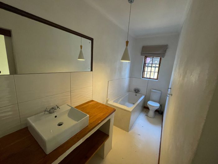 Auckland Park Apartment To Rent: 1 Bed, ensuite bath, pre-paid electricity, parking.