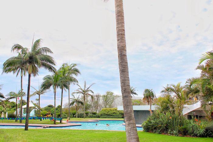 Umhlanga Central Apartment For Sale: Fully furnished, beach access, great amenities.