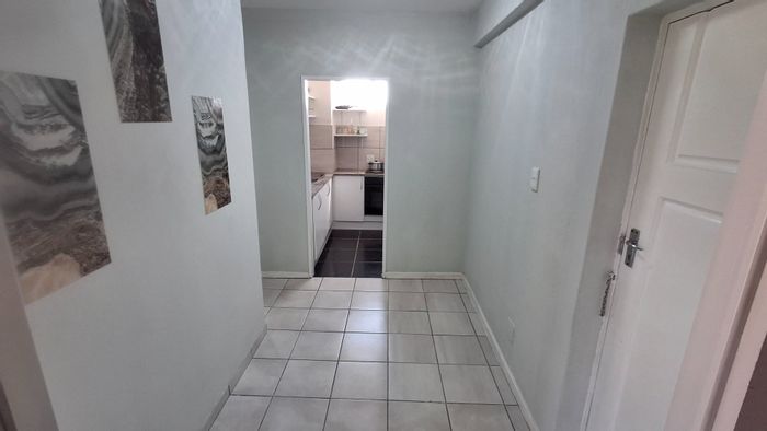 Sunnyside Apartment For Sale: 2 bedrooms, secure complex, close to amenities.