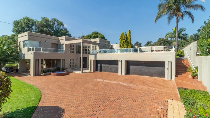 7-bedroom house in Observatory with pool, garden, and secure parking available to rent.