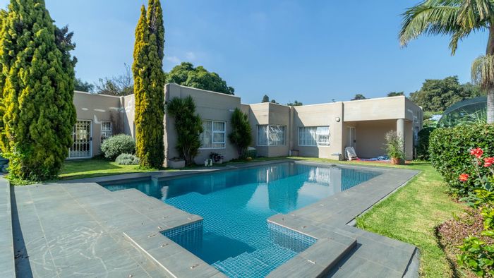 Spacious Observatory house for sale: 7 bedrooms, pool, garden, and security features.