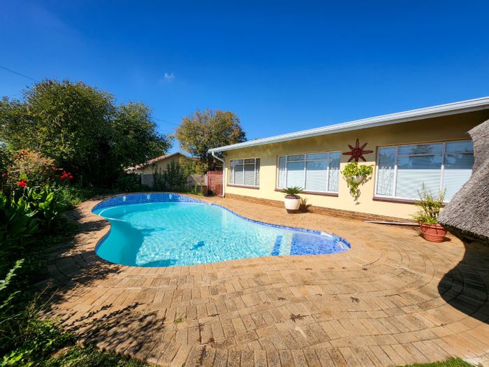 Elandsheuwel House For Sale: 3 Bedrooms, Pool, Lapa, Easy Living Space.