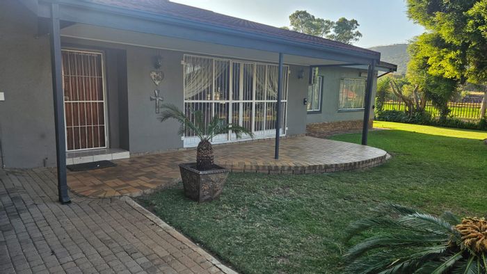 For Sale: Spacious 5-Bedroom House in Mountain View with Pool and Flatlet.