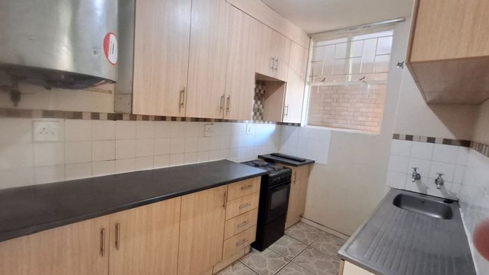 Sunnyside Apartment For Sale: 1.5 bedrooms, spacious living, near amenities and transport.