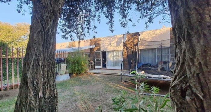 2-Bedroom Apartment in La Hoff For Sale with Prepaid Electricity and Low Levies.