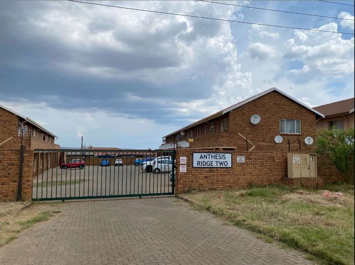 Affordable Bachelor Flat with Secure Access – For Sale in Lotus Gardens, Pretoria West.