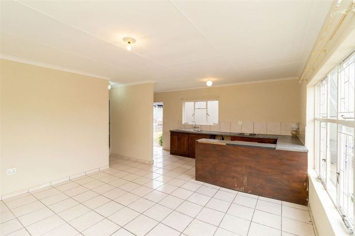 For Sale: House in Kempton Park West, 3 Bedrooms, spacious Lounge, practical Kitchen.
