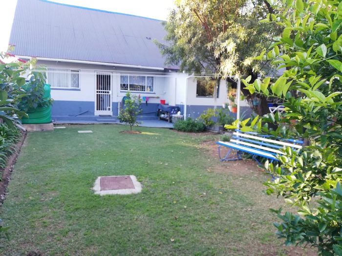 For Sale: House in Deneysville Central with flats, patio, and garden amenities.