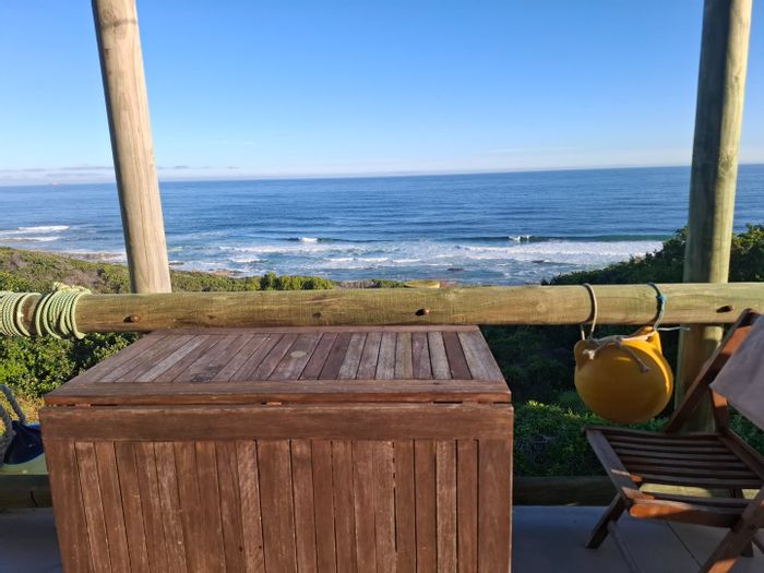 Fynbosstrand House For Sale: 4-bedroom home, ocean views, eco-estate amenities.