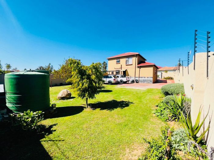 4-Bedroom House in Cosmo City For Sale: Spacious layout, gourmet kitchen, and master suite.