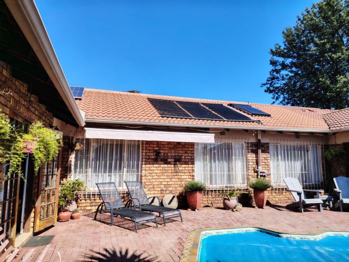 For Sale: House in Crystal Park with pool, entertainment hub, and spacious flat.