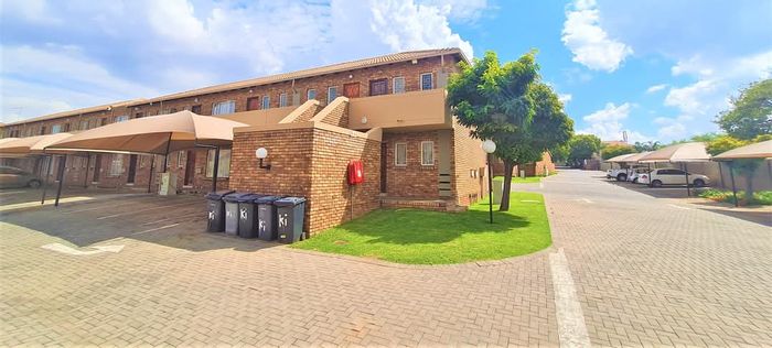 Bachelor Apartment To Rent in Highveld with patio, parking, and easy access.