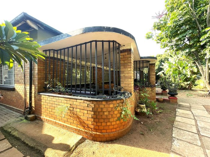For Sale: Spacious Proclamation Hill house with flatlet, garage, and income potential.