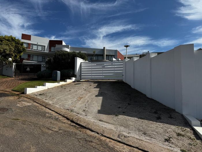 For Sale: Vacant Land Residential in Jeffreys Bay Central, sea views, fully walled.