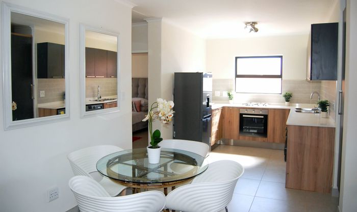 Louwlardia Apartment To Rent: 3-bed unit with private garden, clubhouse, and security.