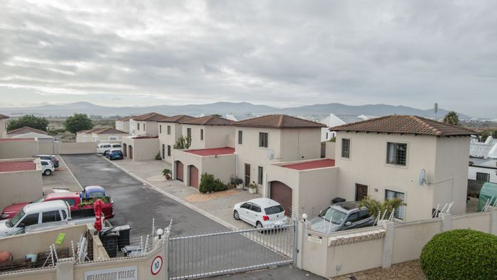 3-Bedroom House in Parklands For Sale with Private Garden and Garage Access.