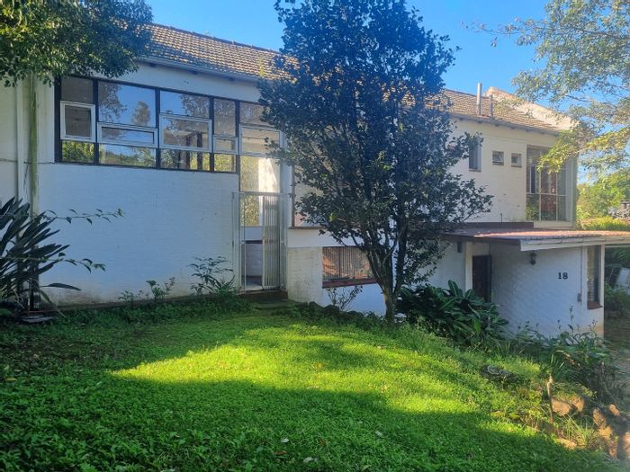 For Sale: Unique House in Boughton with pool, flatlets, and spacious garden.
