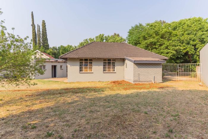 For Sale: House in Stilfontein Ext 1 with 3 bedrooms, garden, and garage.