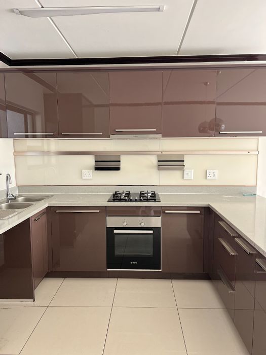 Kengies Apartment To Rent: 3 beds, pool, clubhouse, backup power supply.