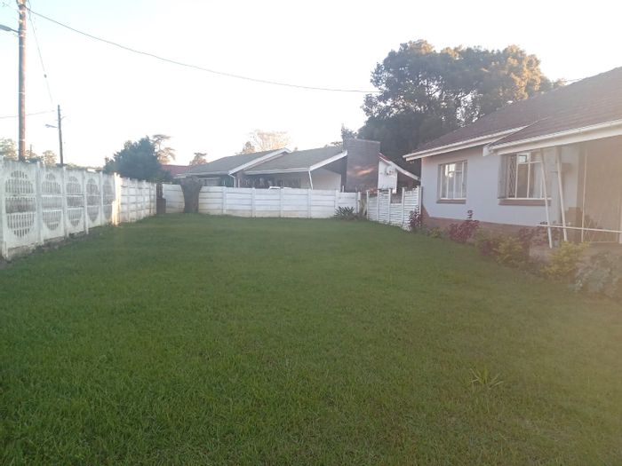 House To Rent in Pelham: 3 beds, pet-friendly, secure parking, prepaid utilities.