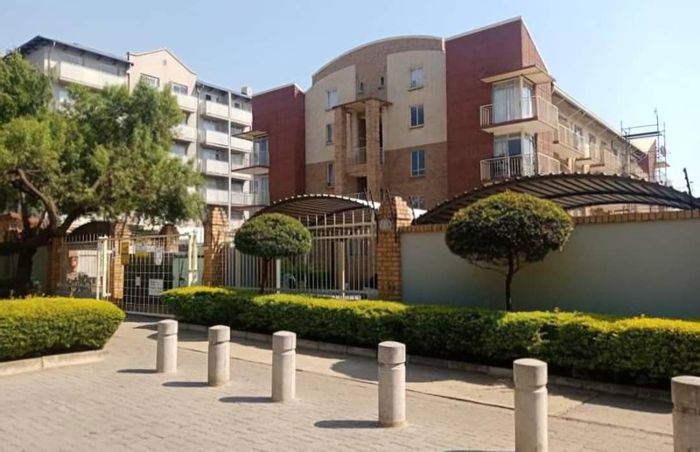 Hillcrest Apartment For Sale: 1-bed, open-plan living, balcony, secure complex.