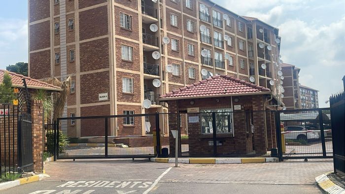2-Bedroom Apartment To Rent in Doreg AH with open-plan living and storage.