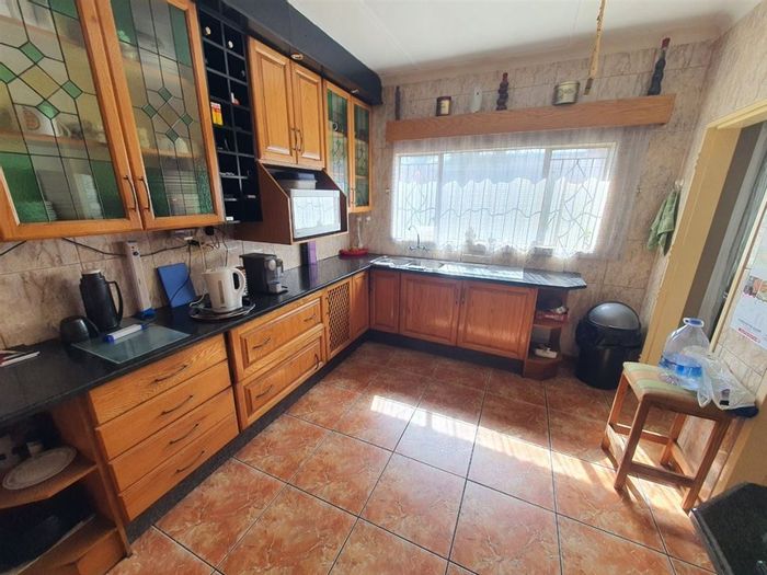 For Sale: Spacious 4-Bedroom House in Boksburg West with Pool and 6 Garages.