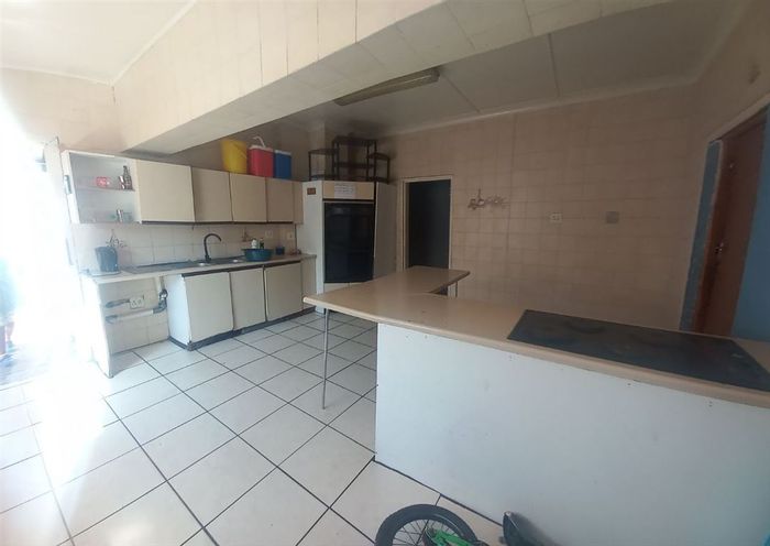 Spacious six-bedroom house in Kempton Park Ext 2, for sale with garage.