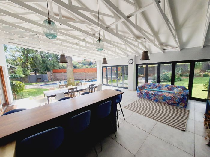 House to Rent in Murrayfield: 4 Bedrooms, pool, solar power, and ample parking.