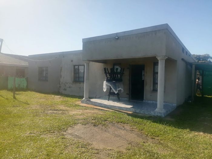 For Sale: 3-Bedroom House in Esikhawini Central with Lounge, Kitchen, and Air Conditioning.